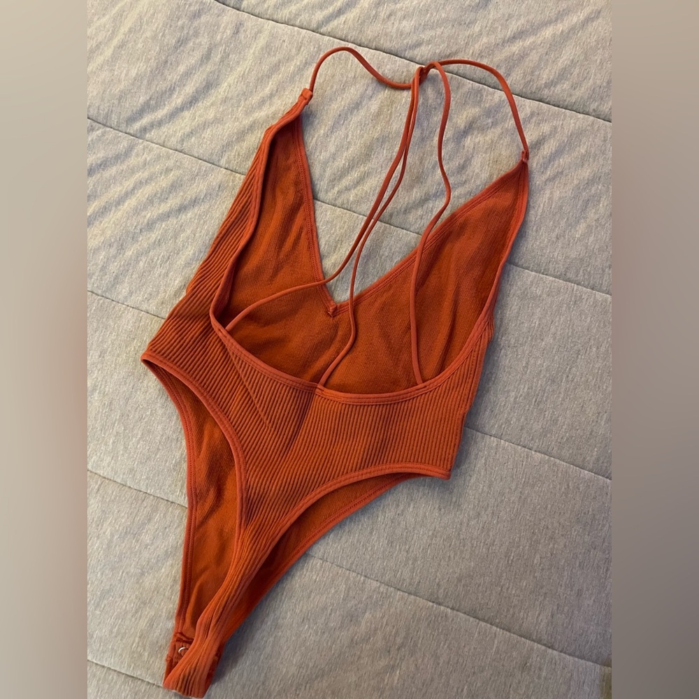 High cut V neck bodysuit xs - Picture 7 of 9